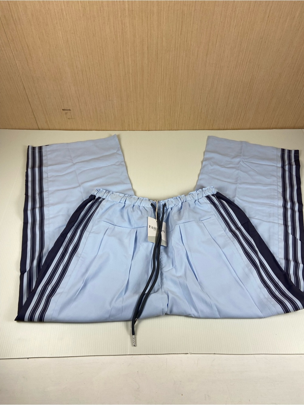 Fashion Clothing Women’s Light Blue Side Stripe Jogger Pants Size XL NWT
